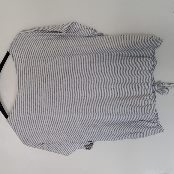 New York & Company Gray/White Striped Top size Large - Picture 3 of 5
